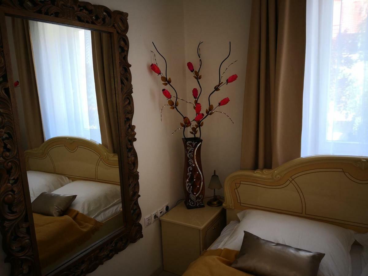 Kupola Apartman Сегед Экстерьер фото